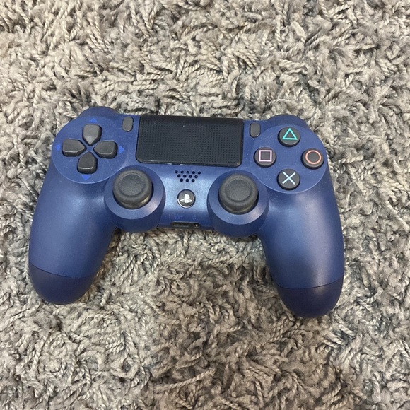 playstation 4 slim with two controllers 500gb